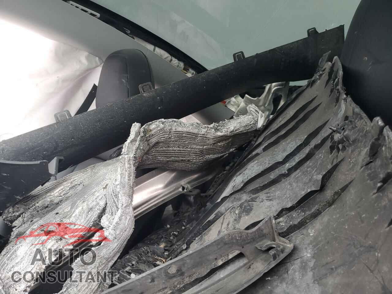 TESLA MODEL Y 2021 - 5YJYGDED8MF126227