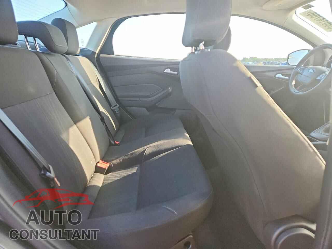 FORD FOCUS 2017 - 1FADP3F22HL280334