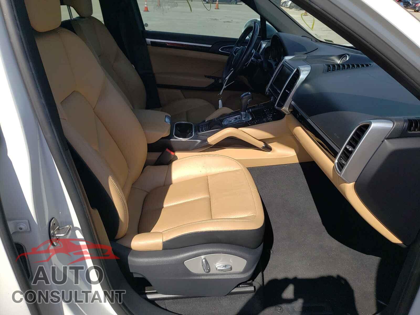 PORSCHE CAYENNE 2016 - WP1AA2A24GKA12033