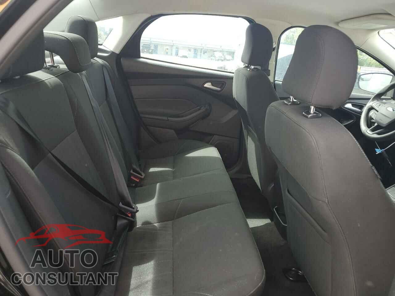 FORD FOCUS 2015 - 1FADP3F24FL332799