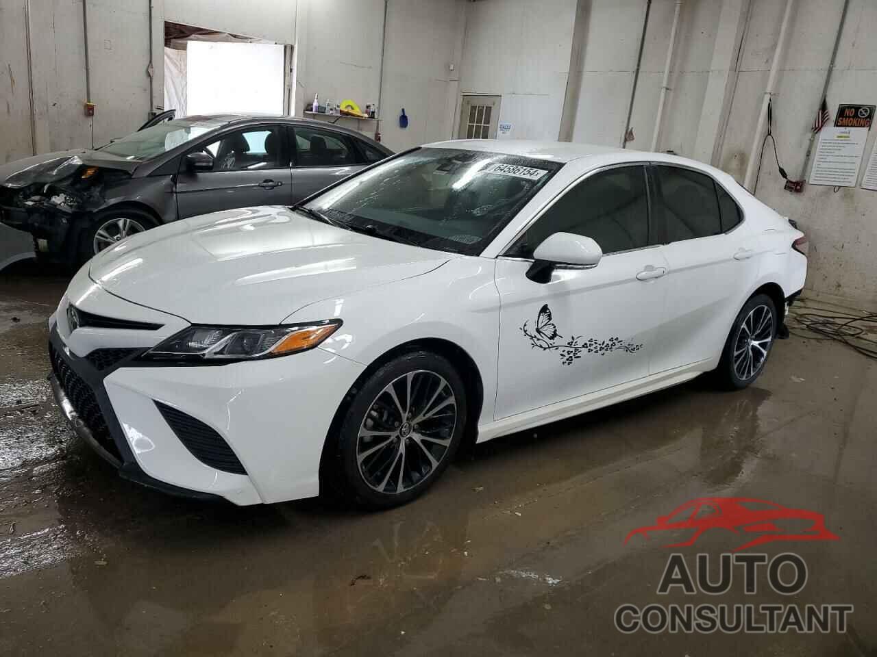 TOYOTA CAMRY 2018 - 4T1B11HK6JU025900