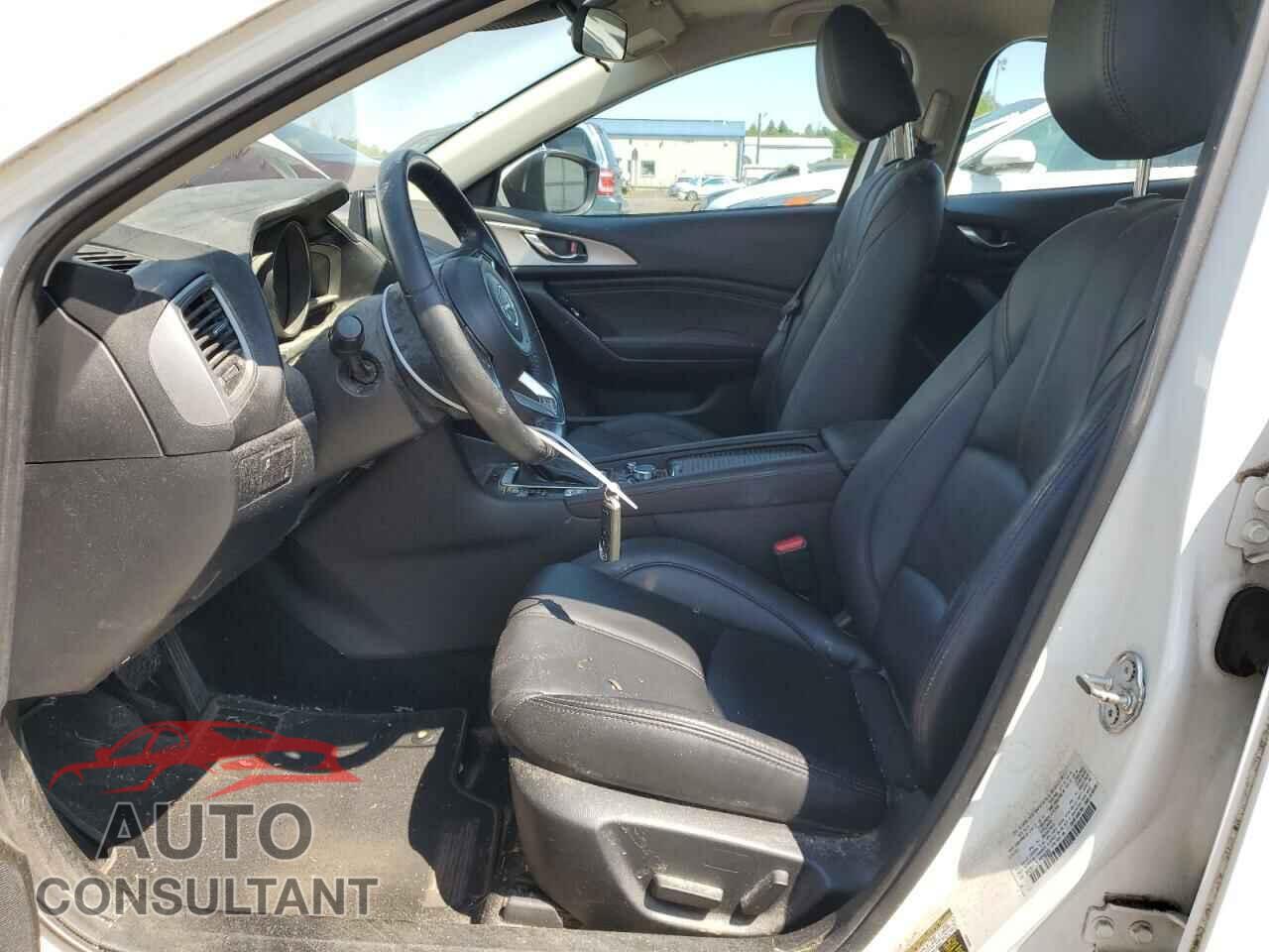 MAZDA 3 2018 - 3MZBN1L35JM259066