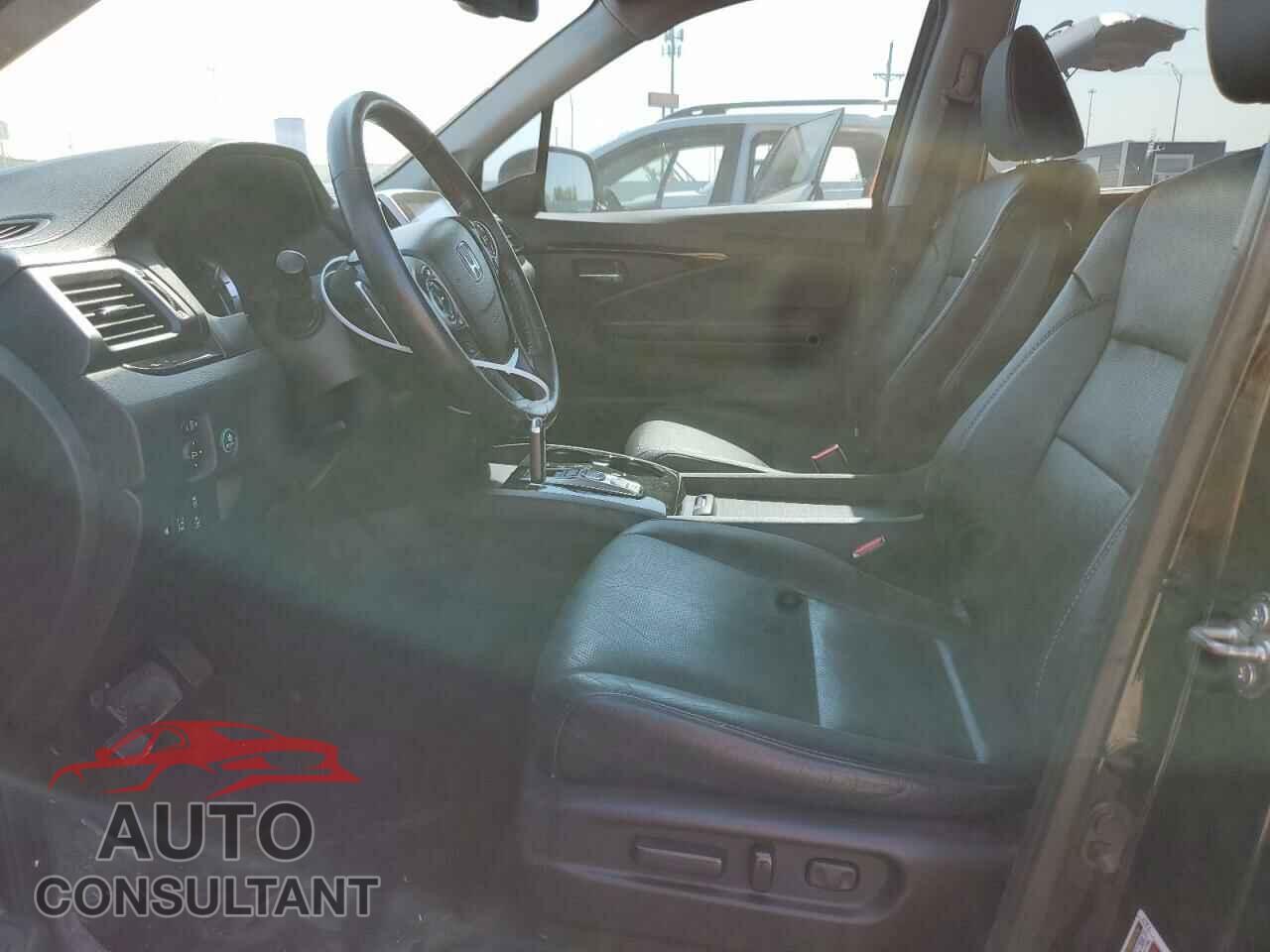 HONDA PILOT 2017 - 5FNYF6H06HB013437