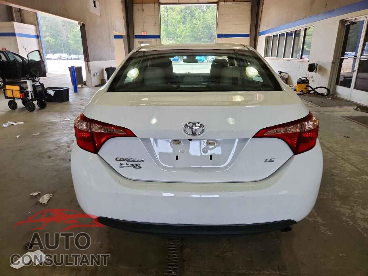 TOYOTA COROLLA 2018 - 5YFBURHE2JP855372