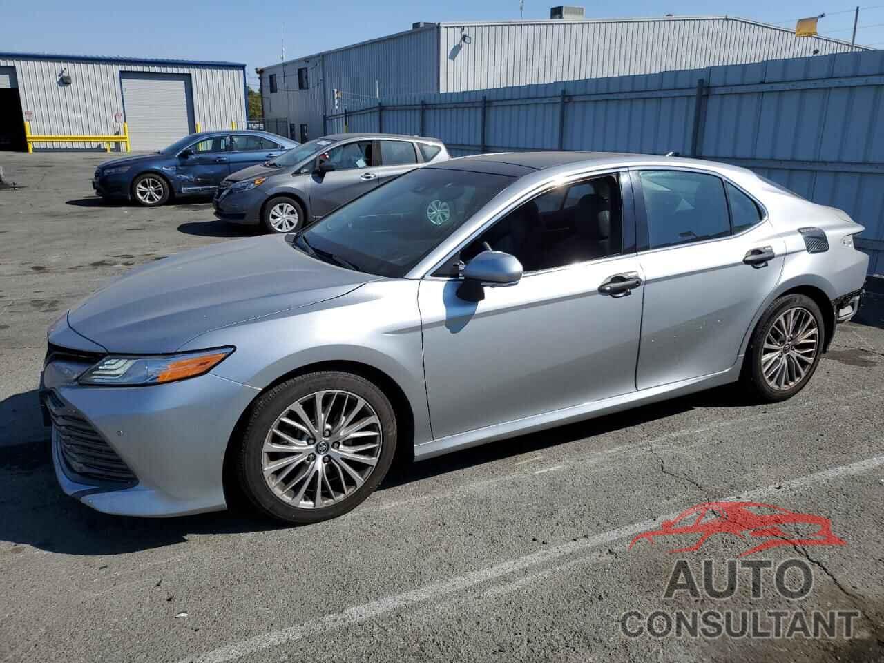 TOYOTA CAMRY 2018 - 4T1B11HK0JU043499