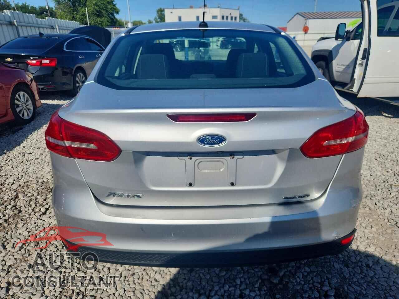 FORD FOCUS 2015 - 1FADP3E25FL367479