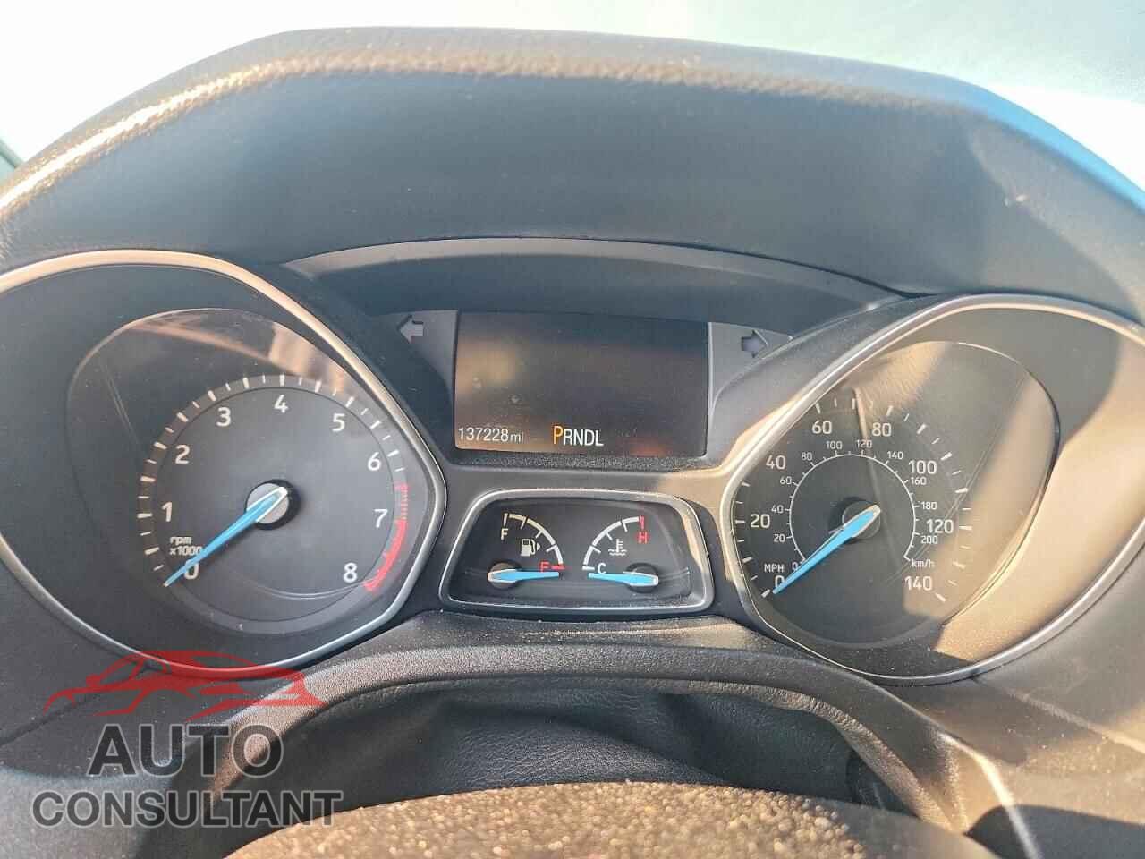 FORD FOCUS 2015 - 1FADP3E25FL292217