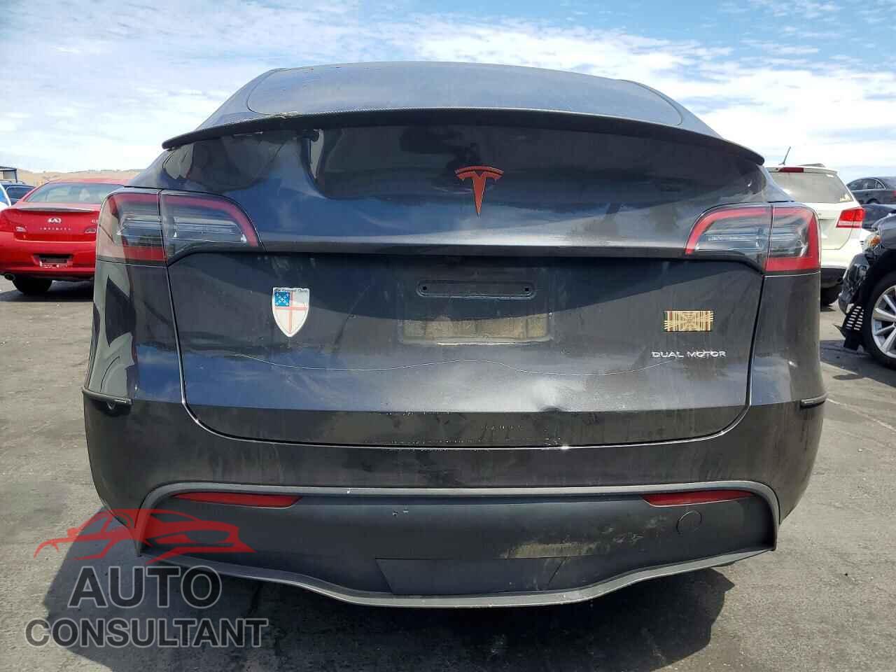 TESLA MODEL Y 2024 - 7SAYGDEE2RF032475