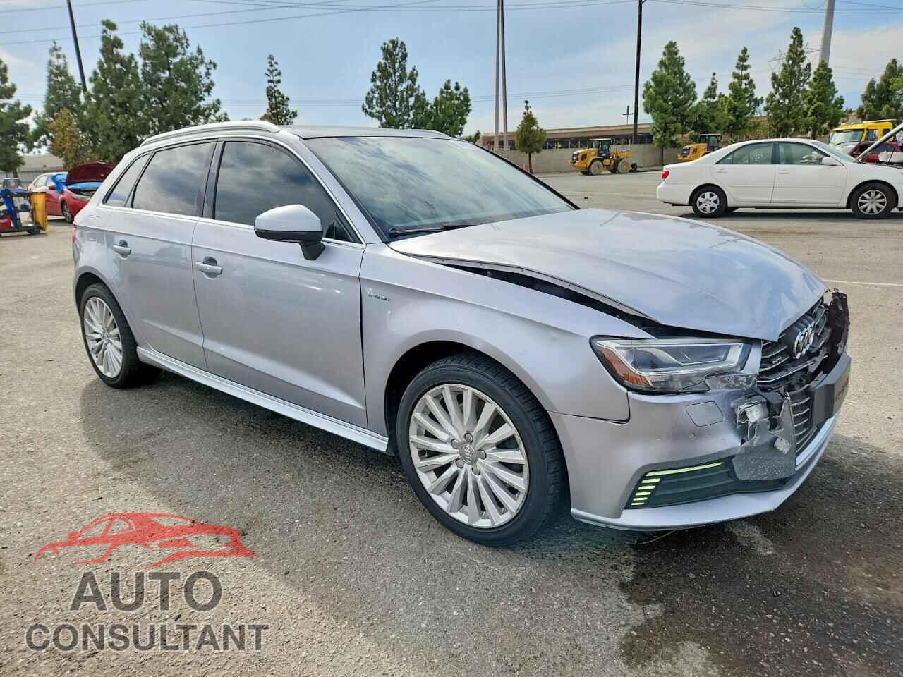 AUDI A3 2017 - WAUTPBFF6HA037962