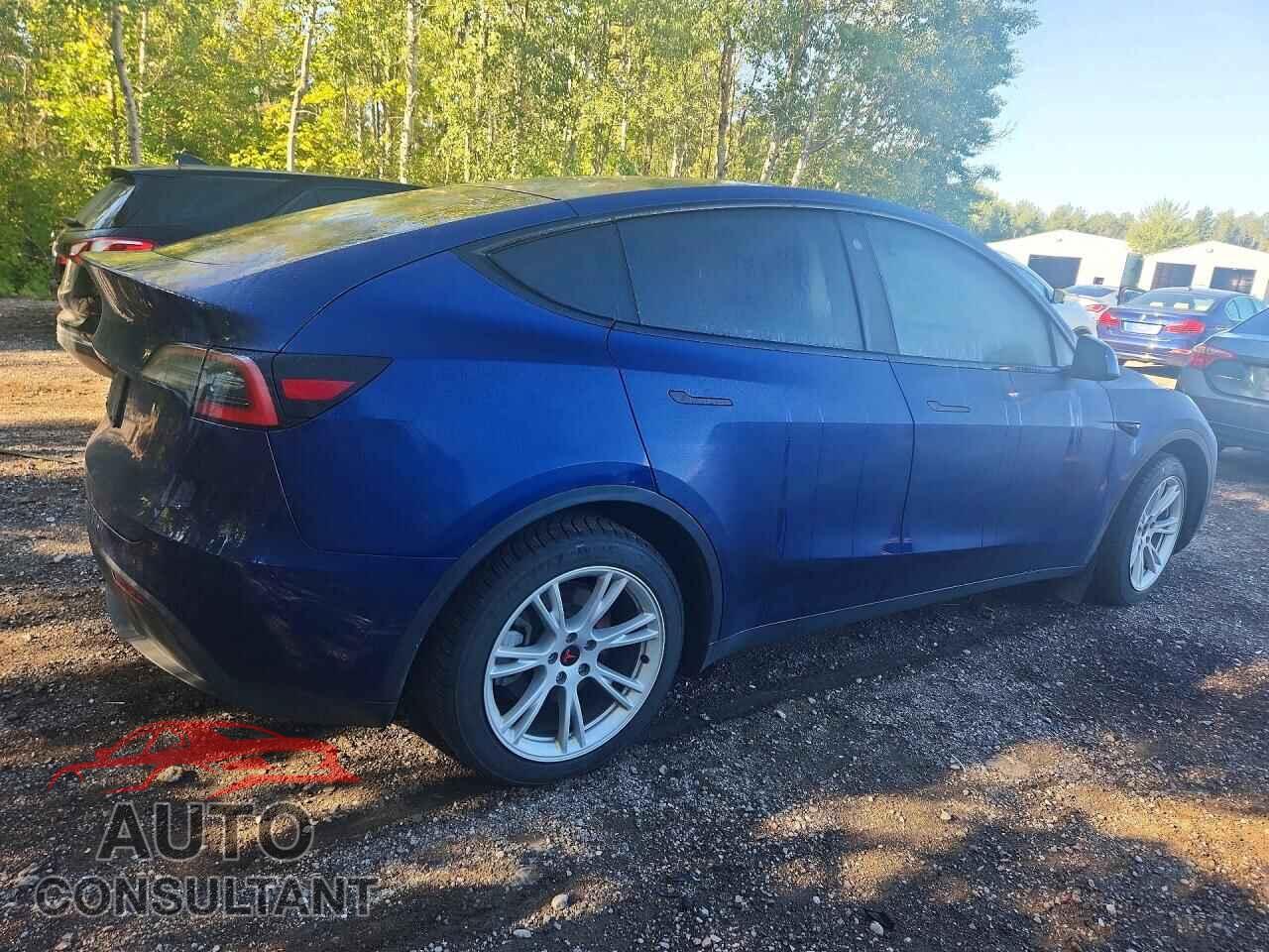 TESLA MODEL Y 2021 - 5YJYGDEE4MF185557
