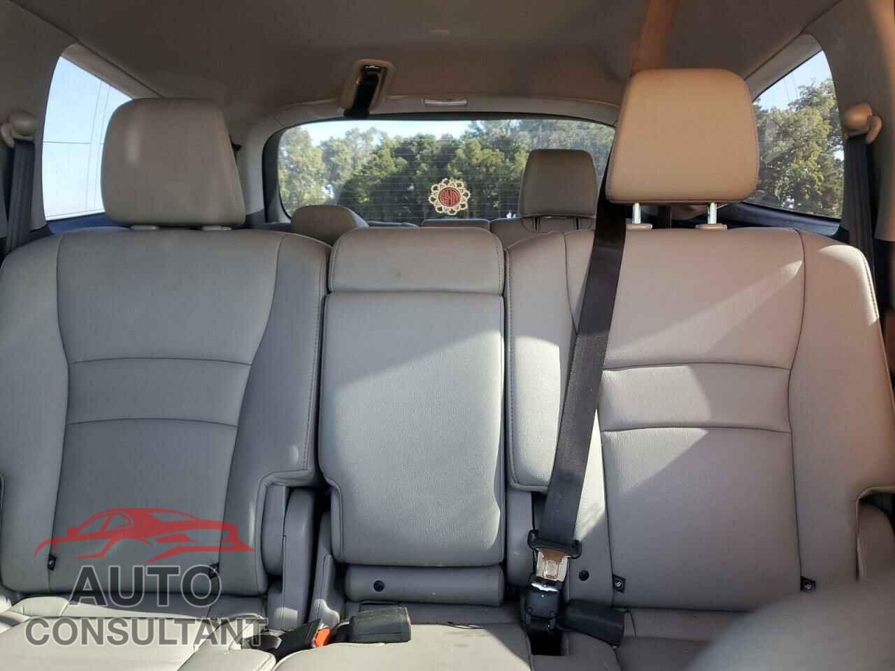 HONDA PILOT 2017 - 5FNYF5H98HB008104
