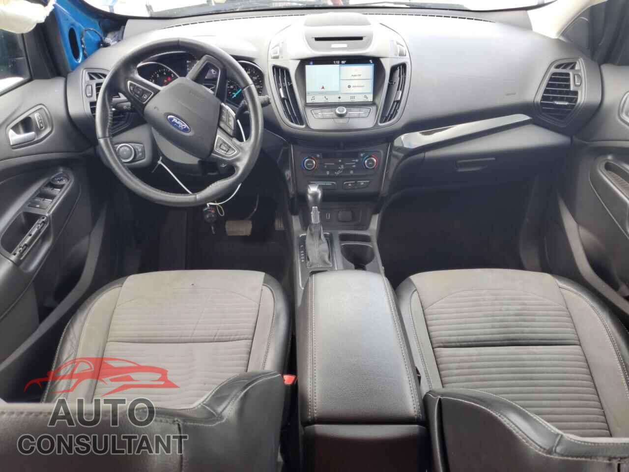 FORD ESCAPE 2017 - 1FMCU0G90HUD34745