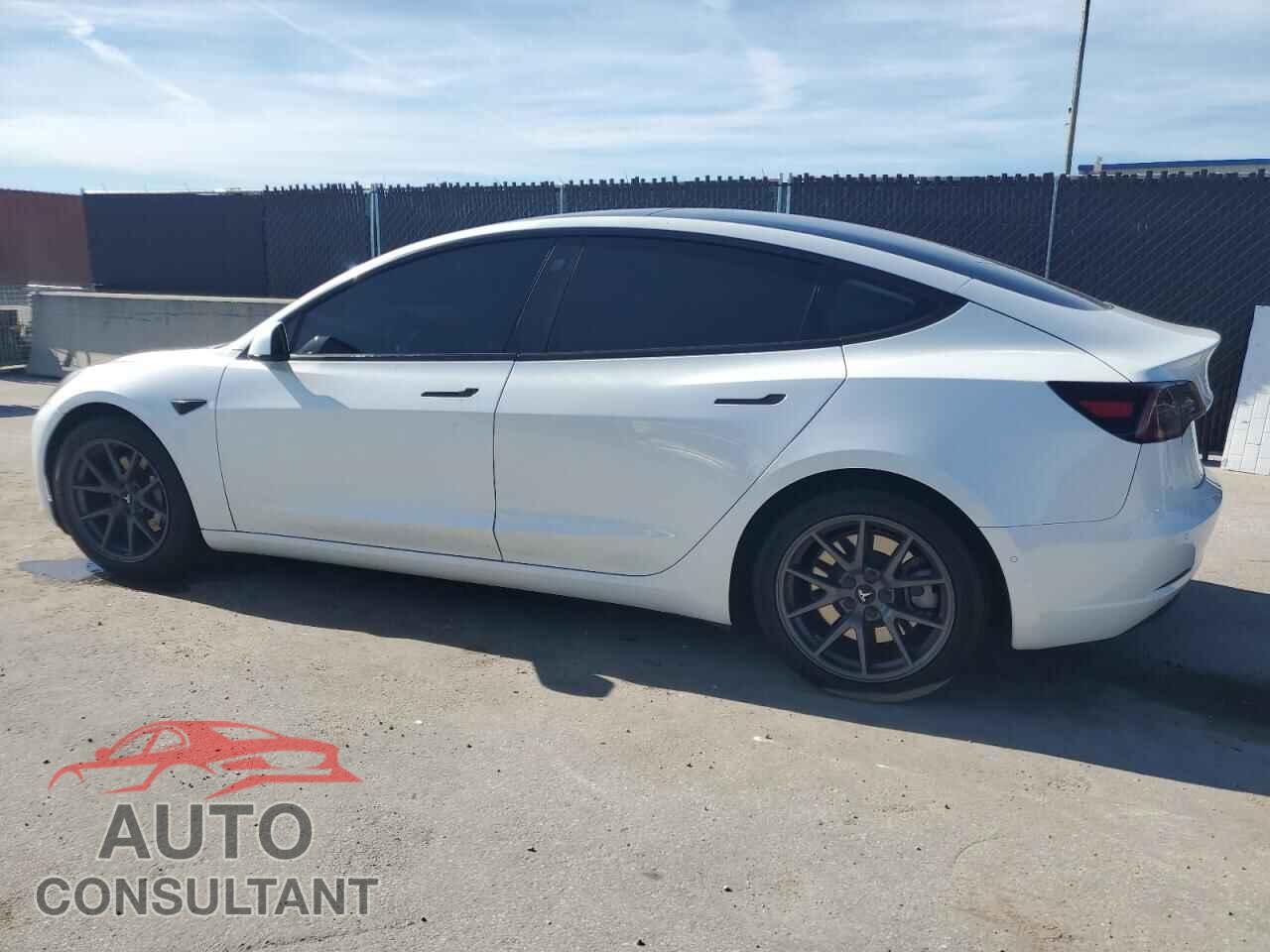 TESLA MODEL 3 2021 - 5YJ3E1EA7MF093452