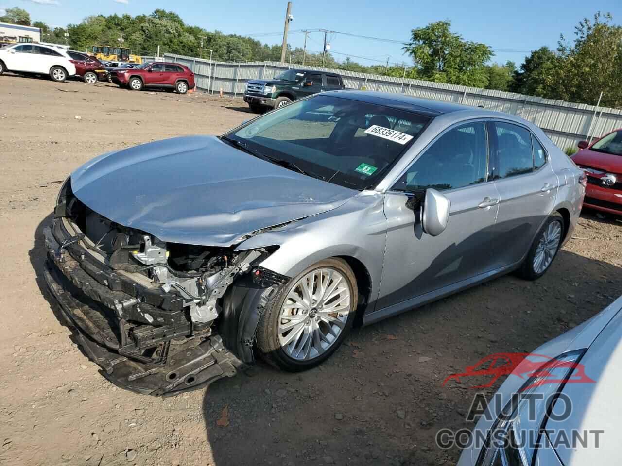 TOYOTA CAMRY 2018 - 4T1B11HK8JU153278