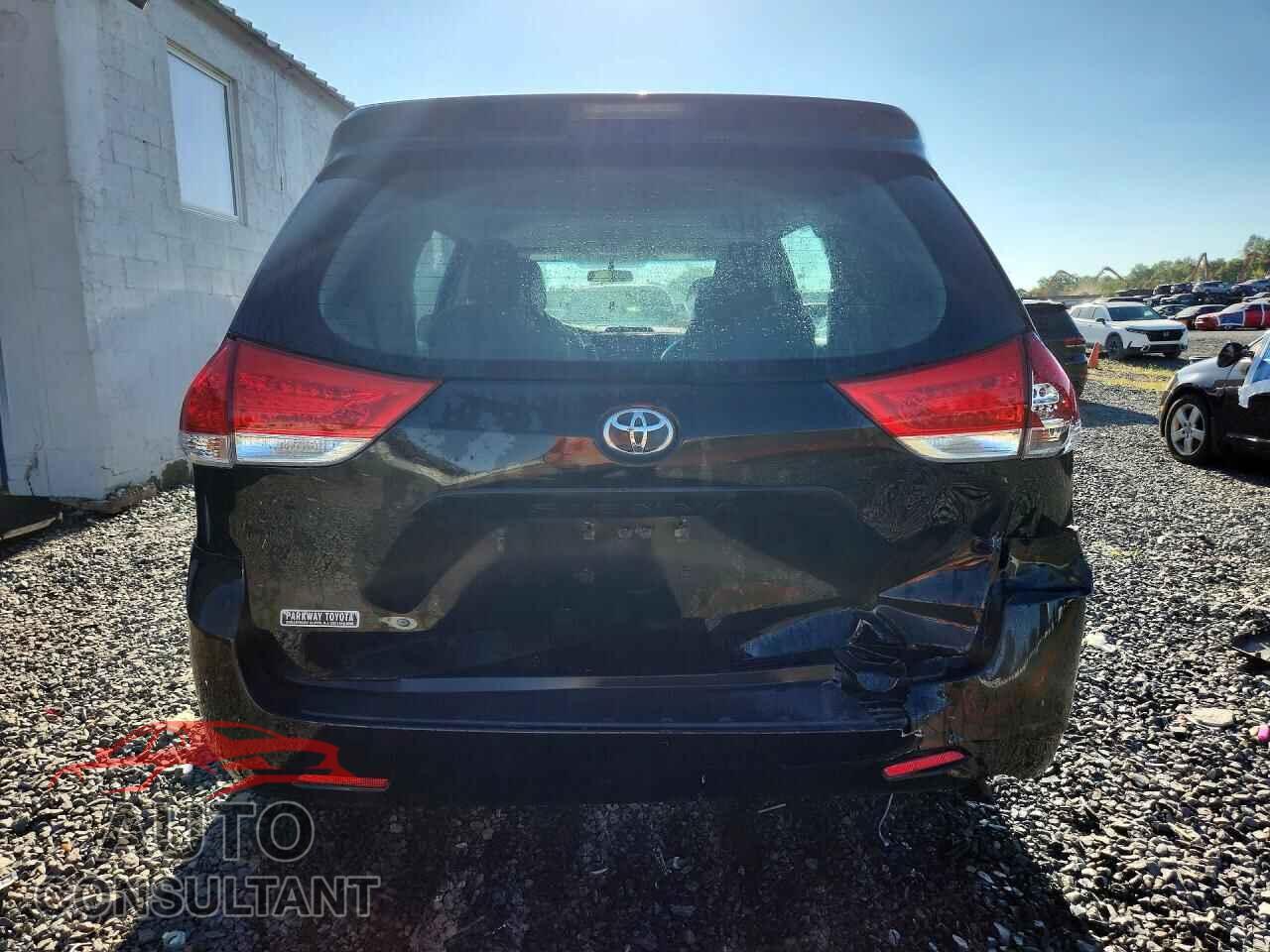 TOYOTA SIENNA 2013 - 5TDZK3DC8DS286576