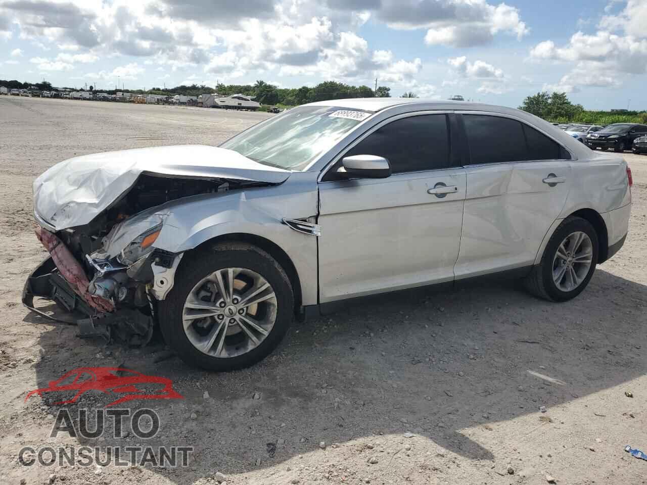 FORD TAURUS 2018 - 1FAHP2E88JG138439