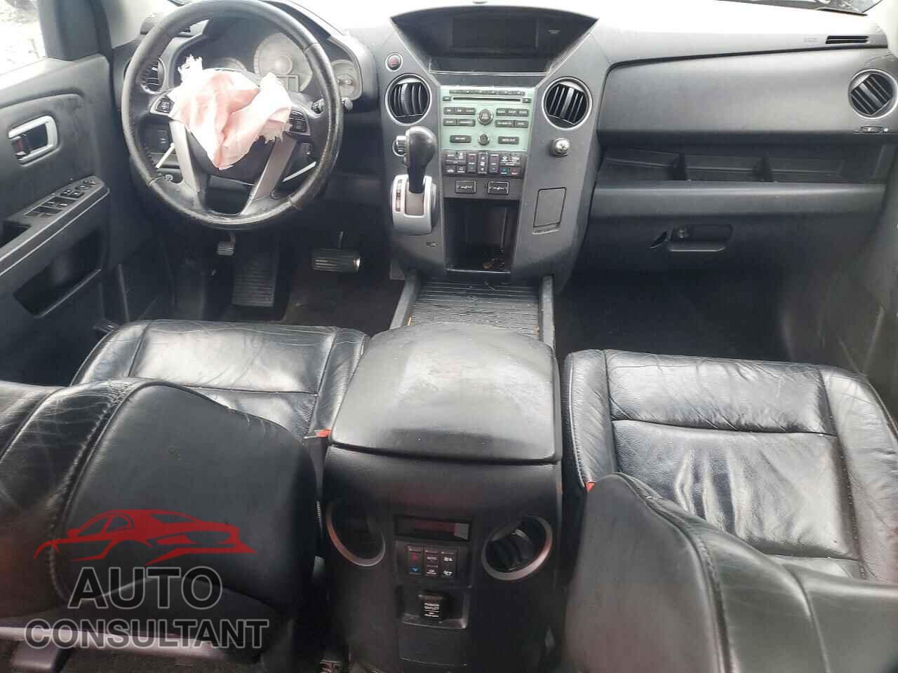 HONDA PILOT 2011 - 5FNYF4H50BB095656