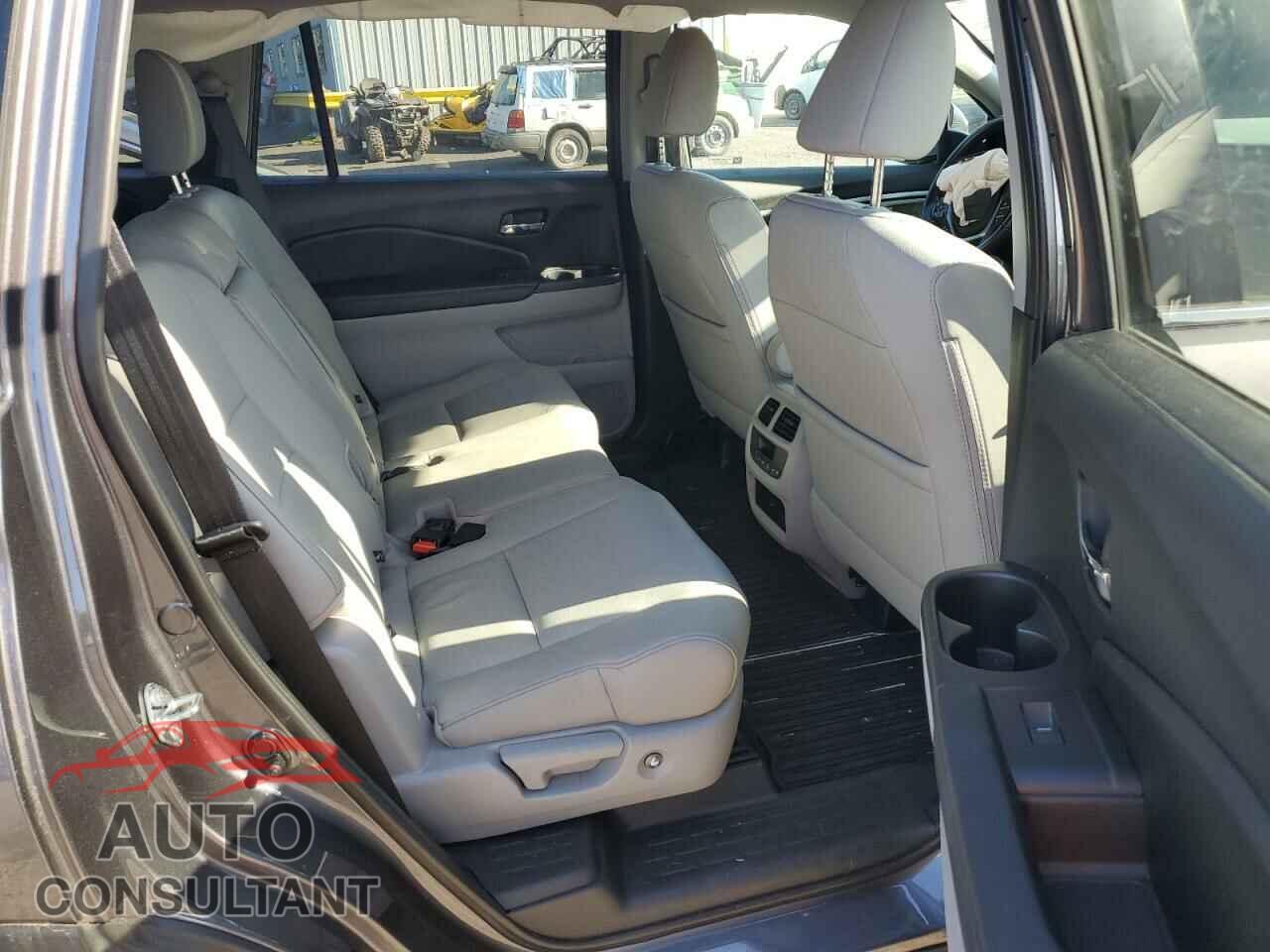 HONDA PILOT 2017 - 5FNYF6H55HB065816