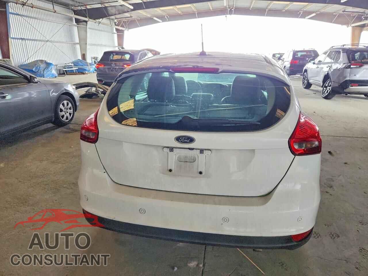 FORD FOCUS 2016 - 1FADP3K2XGL256013