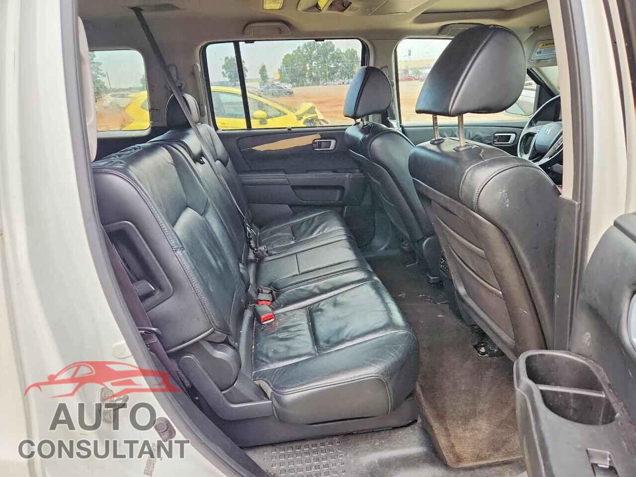 HONDA PILOT 2011 - 5FNYF4H9XBB009773