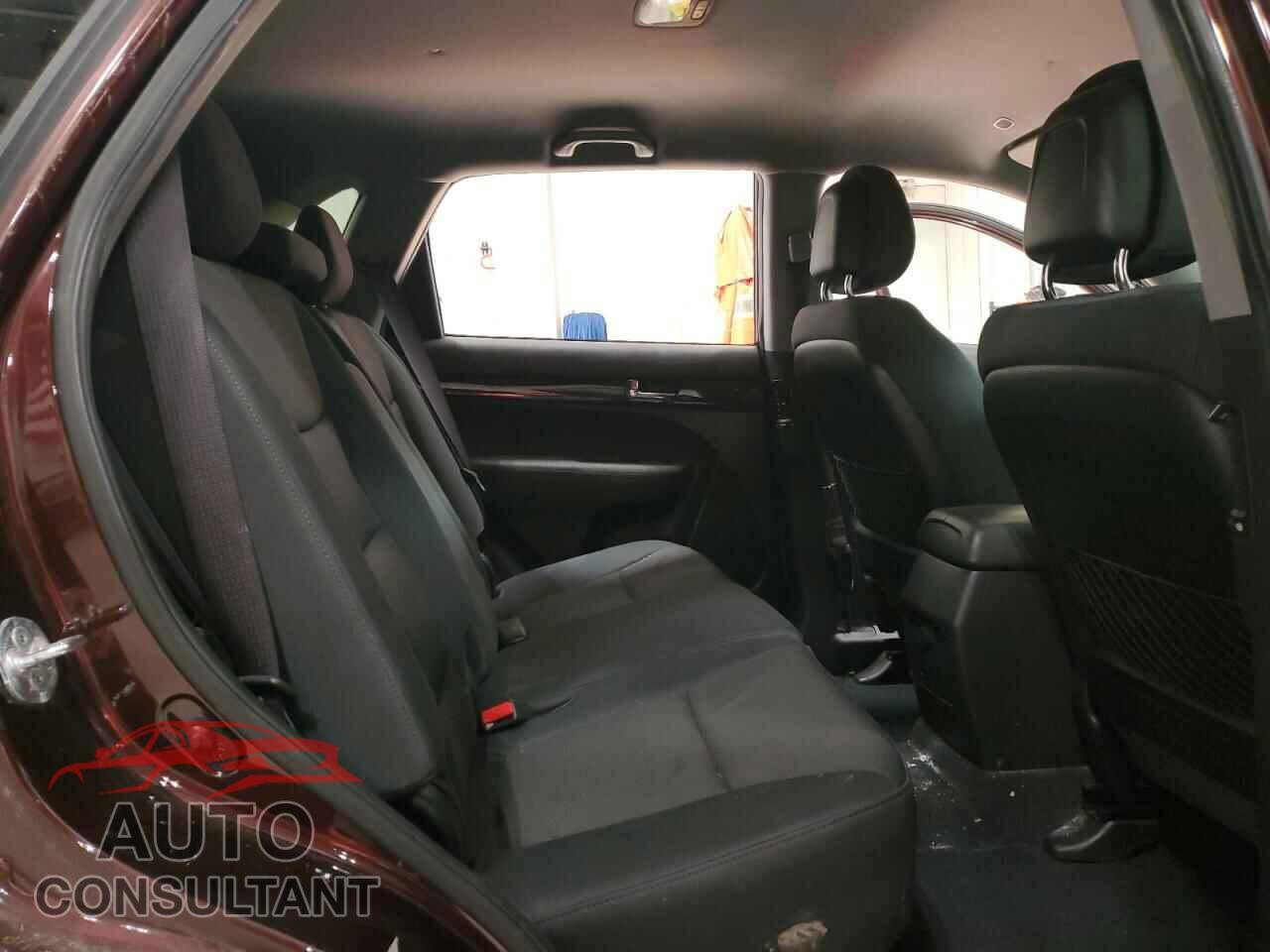 KIA SORENTO 2011 - 5XYKTCA10BG054033