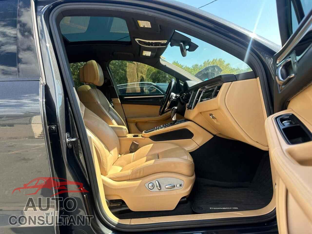 PORSCHE MACAN 2018 - WP1AA2A58JLB04564