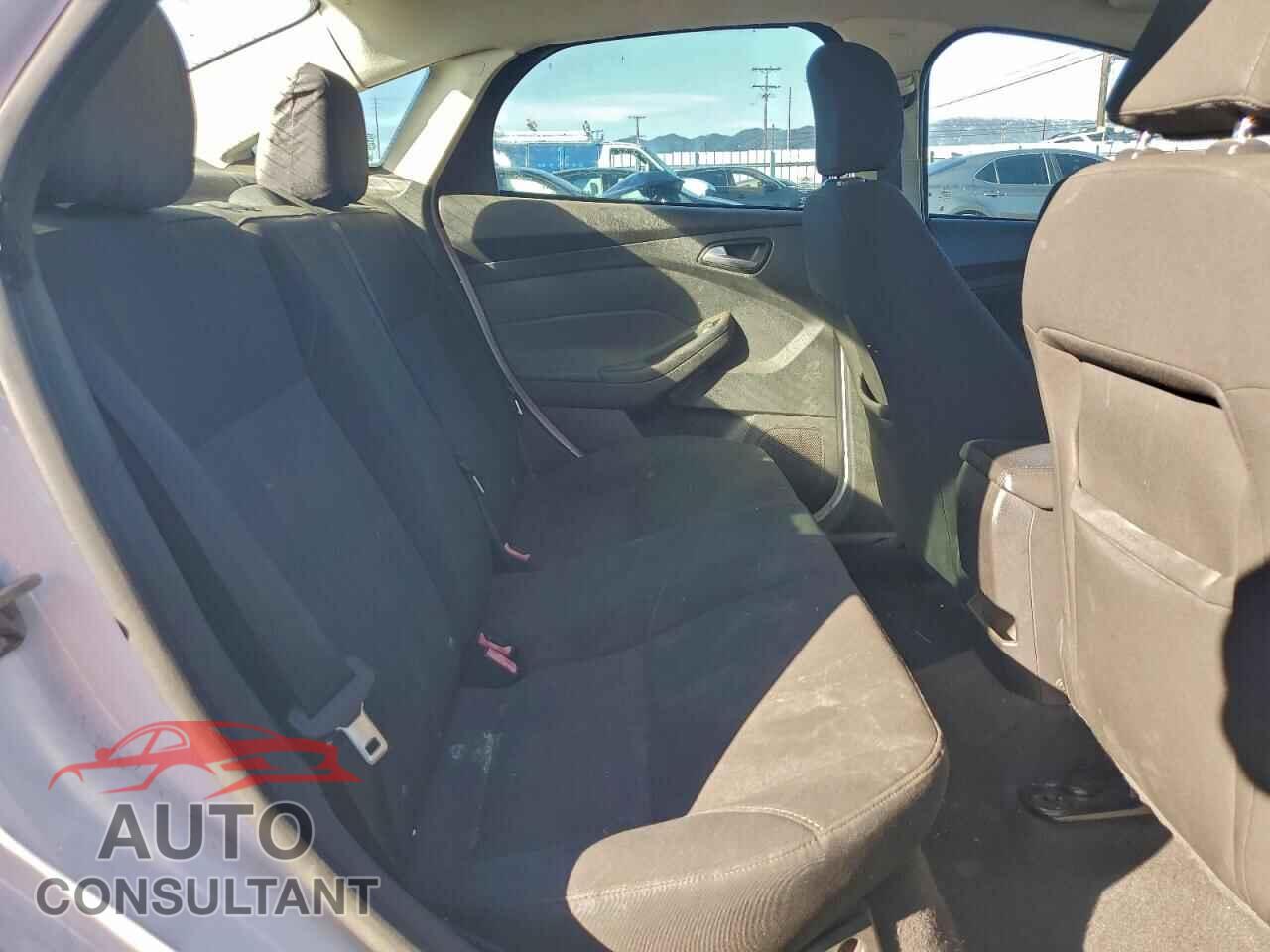 FORD FOCUS 2015 - 1FADP3F25FL221274