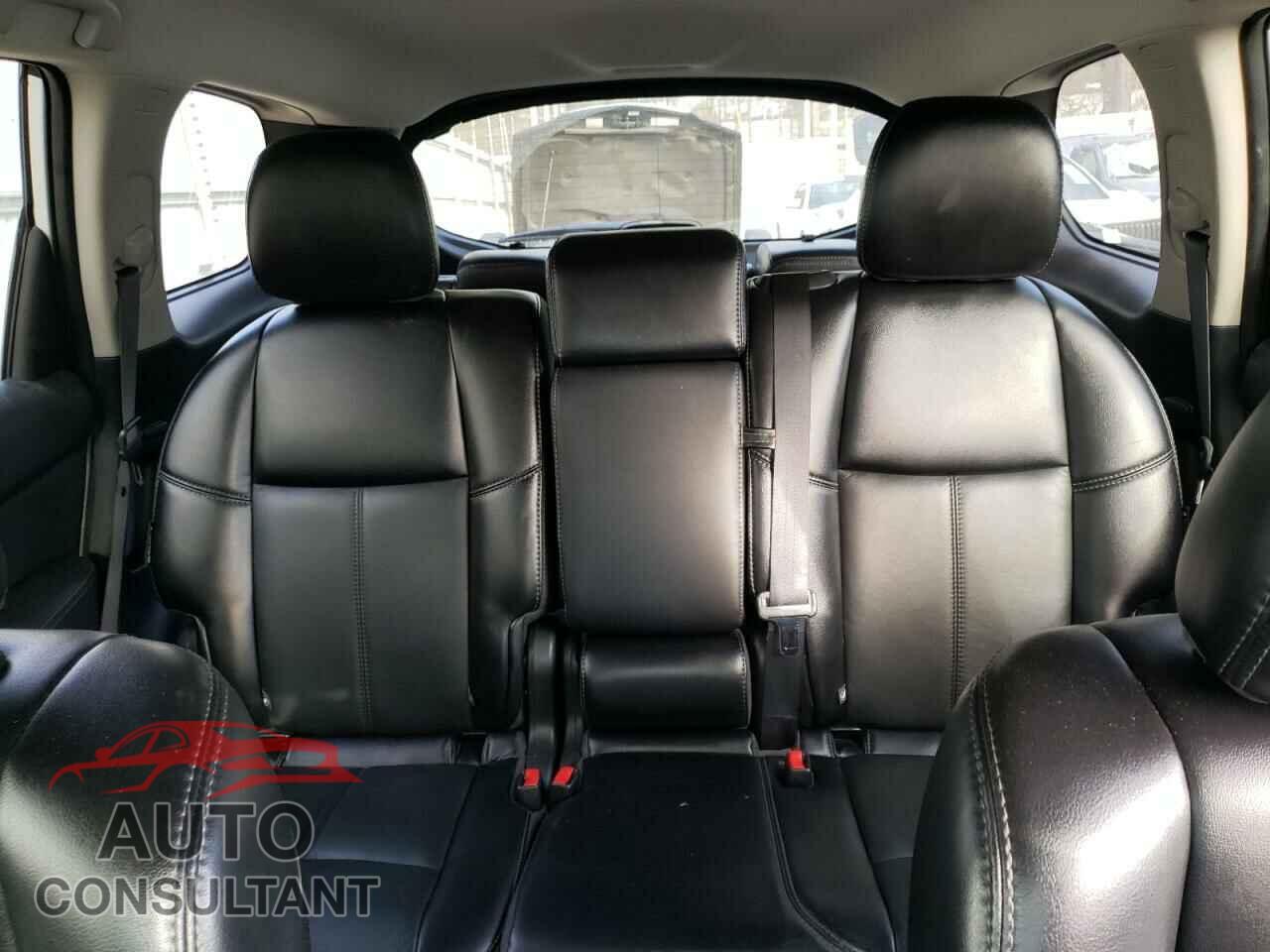 NISSAN PATHFINDER 2020 - 5N1DR2CM9LC592188