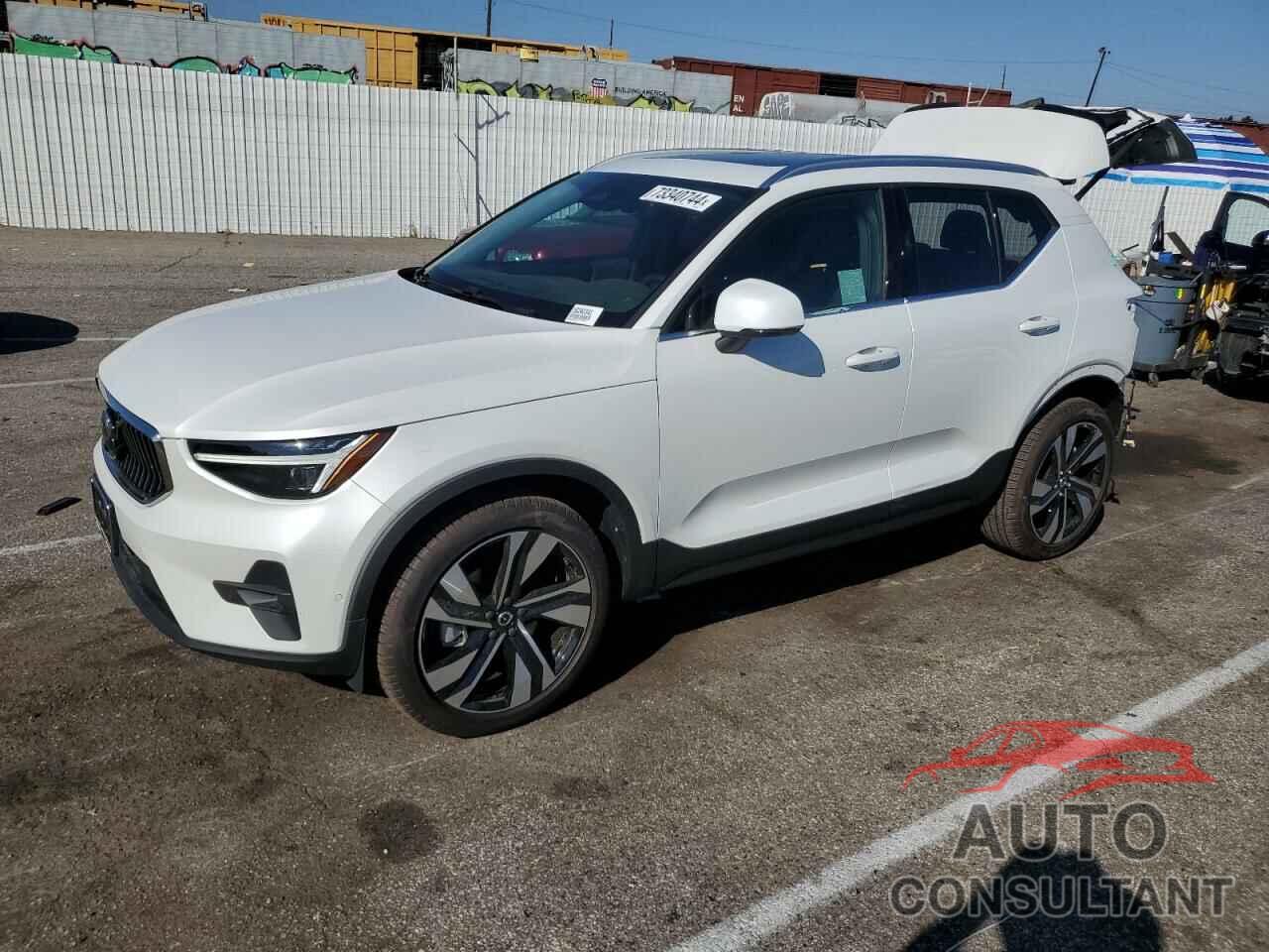 VOLVO XC40 PLUS 2024 - YV4L12UE0R2302351