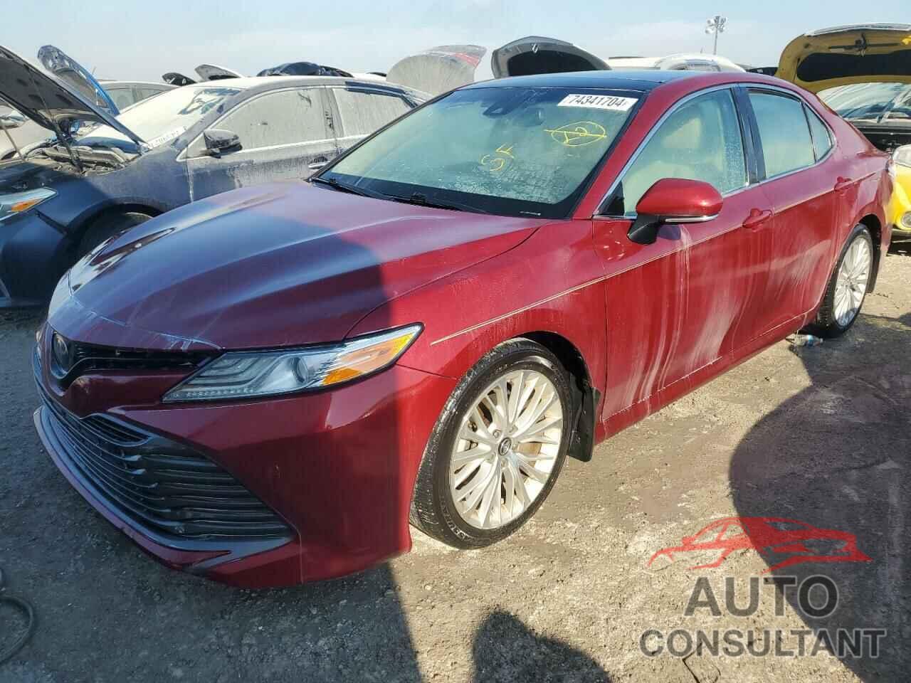 TOYOTA CAMRY 2018 - 4T1B11HK1JU524569
