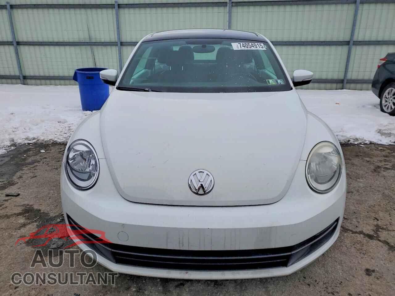 VOLKSWAGEN BEETLE 2014 - 3VWJ17AT5EM667215
