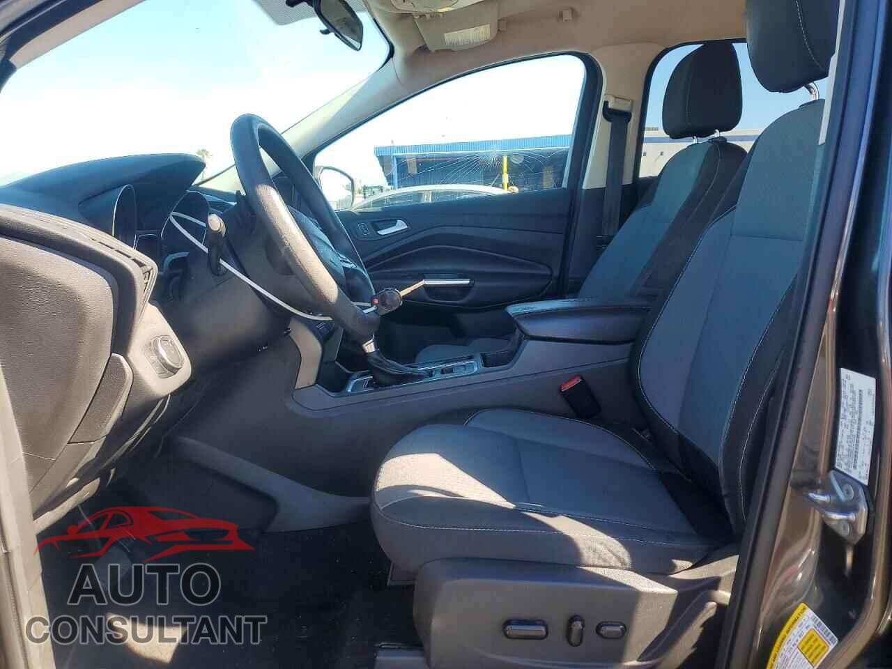 FORD ESCAPE 2017 - 1FMCU0G90HUE09069