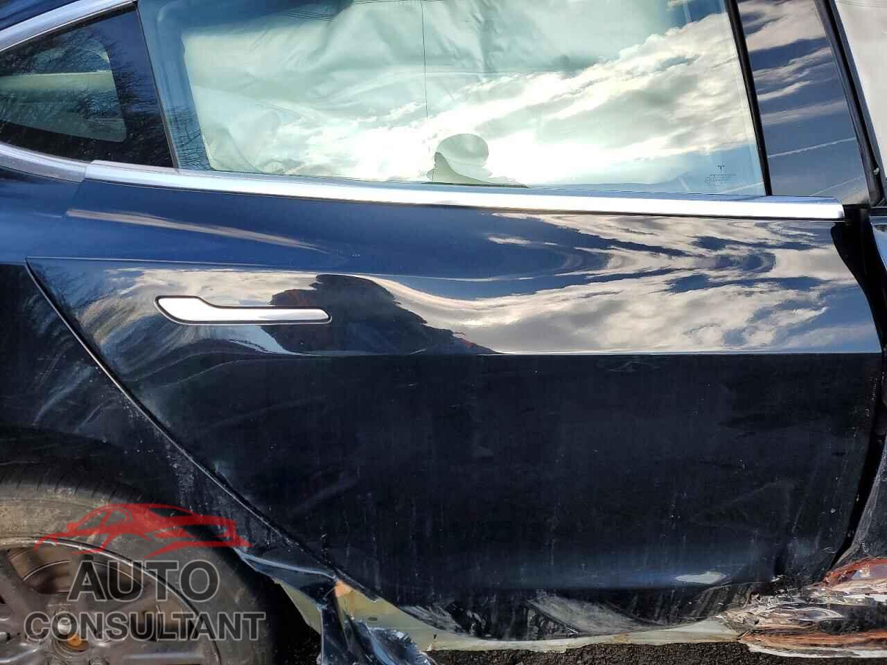 TESLA MODEL 3 2018 - 5YJ3E1EA7JF152818