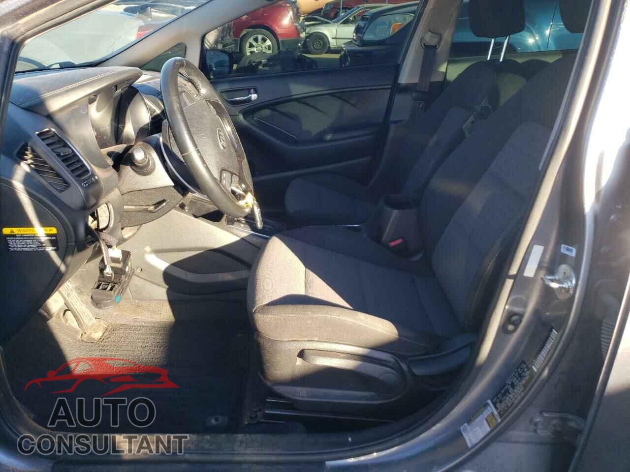 KIA FORTE 2018 - 3KPFL4A74JE200036