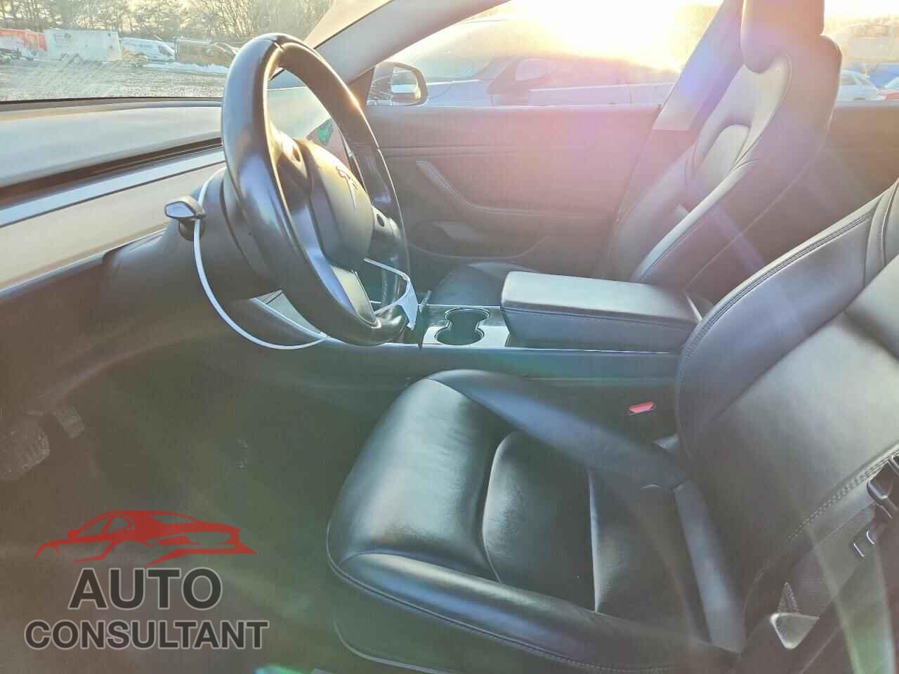 TESLA MODEL 3 2018 - 5YJ3E1EBXJF071255