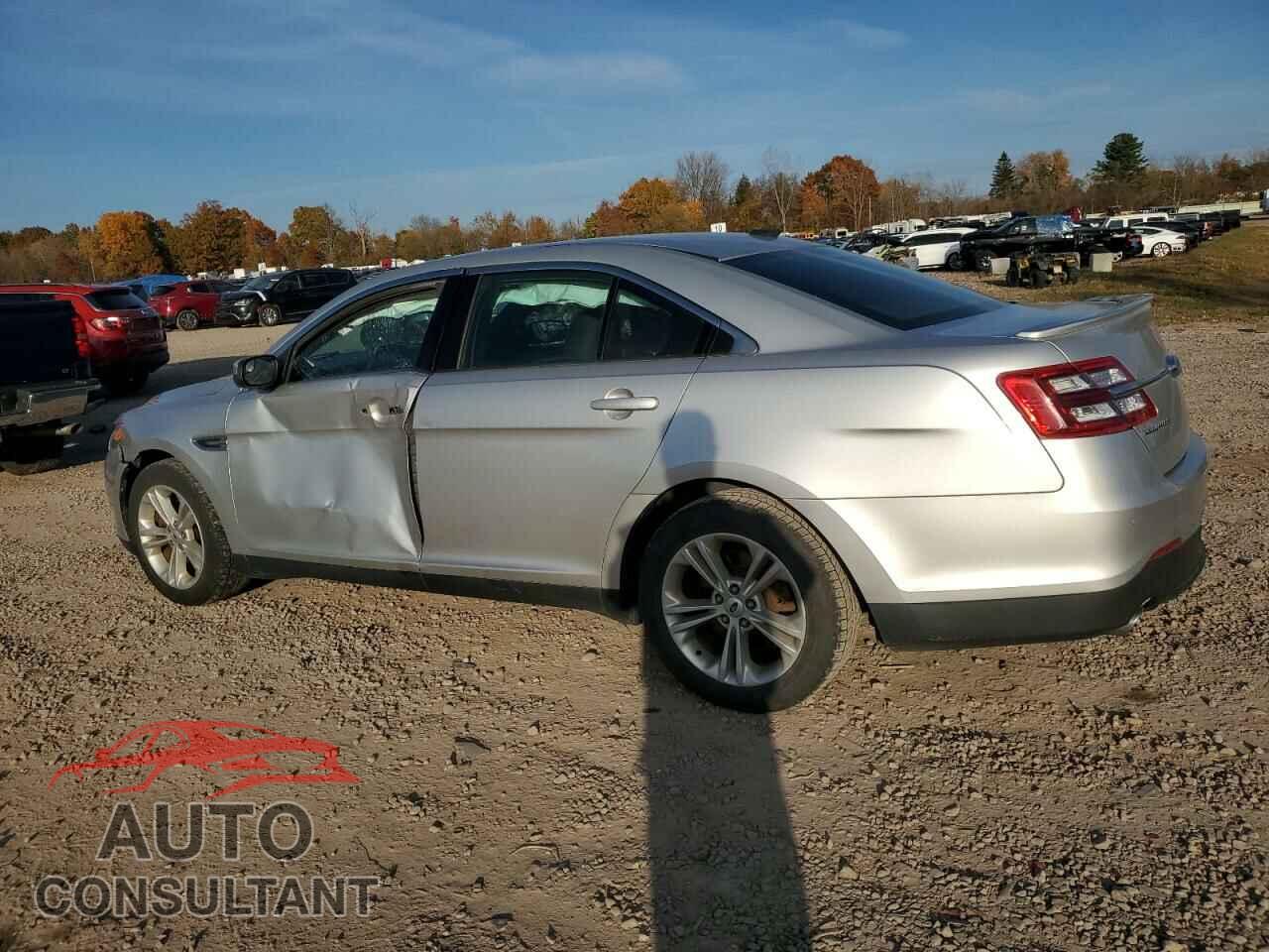 FORD TAURUS 2017 - 1FAHP2E82HG136826