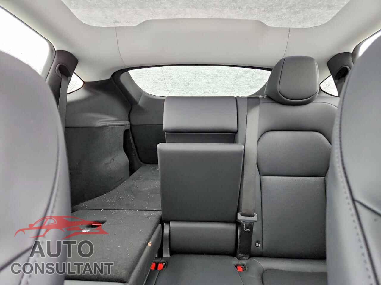 TESLA MODEL Y 2026 - 7SAYGDEE2TF447352