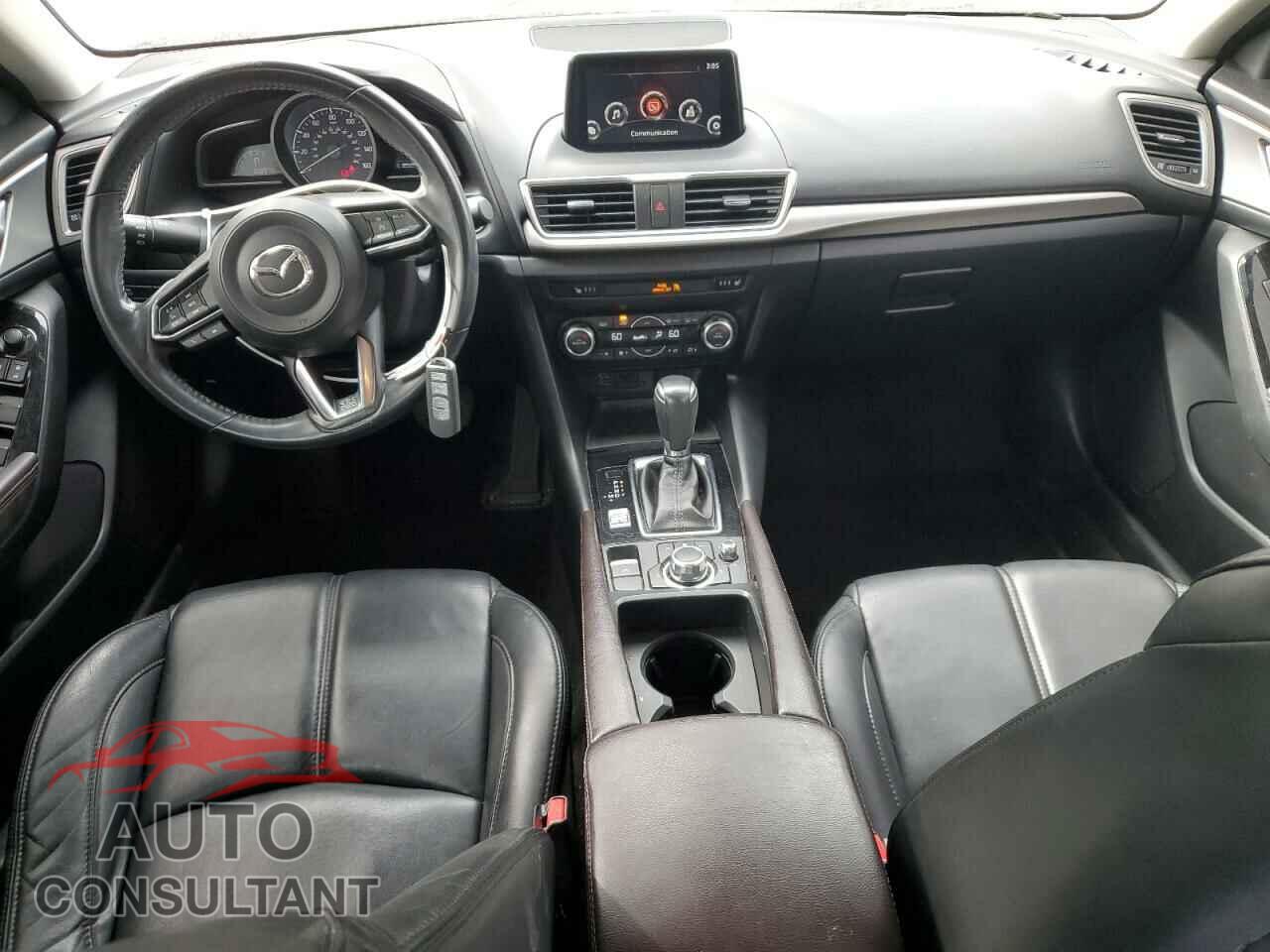 MAZDA 3 2018 - 3MZBN1V38JM200655