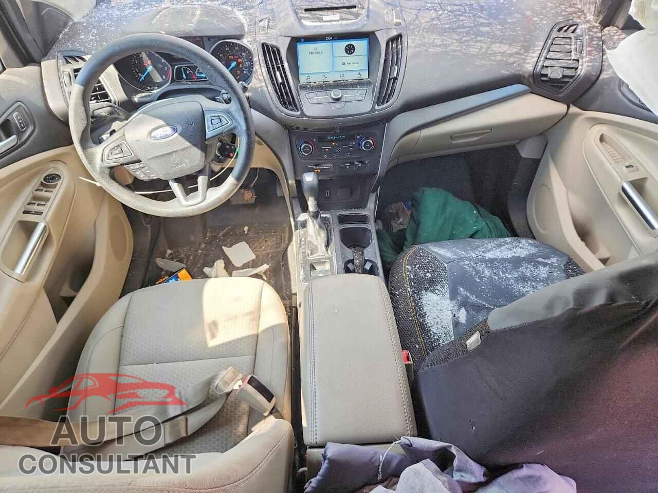 FORD ESCAPE 2017 - 1FMCU0GD8HUC51343