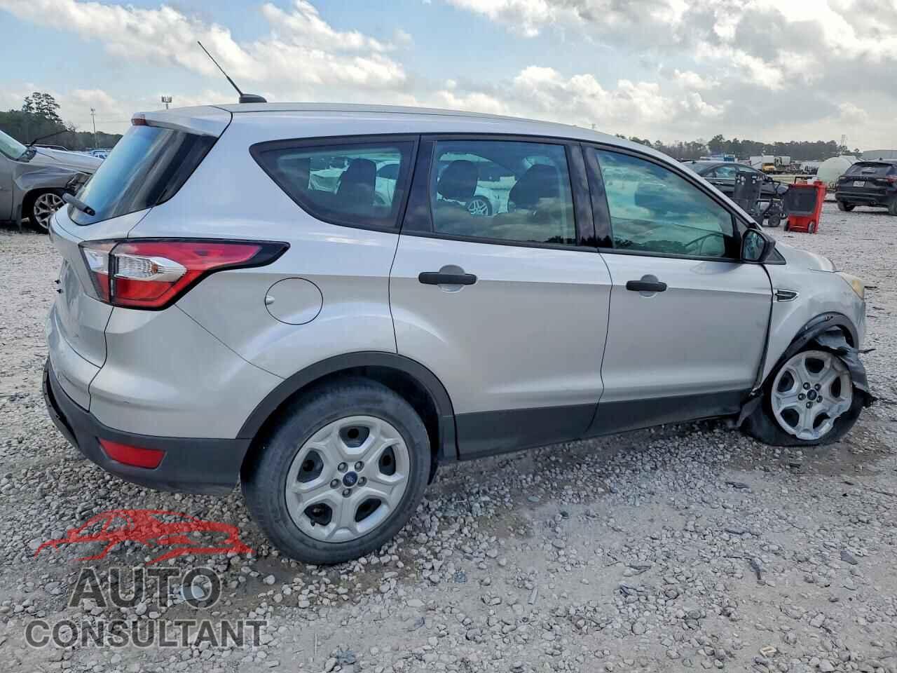 FORD ESCAPE 2017 - 1FMCU0F79HUF07100