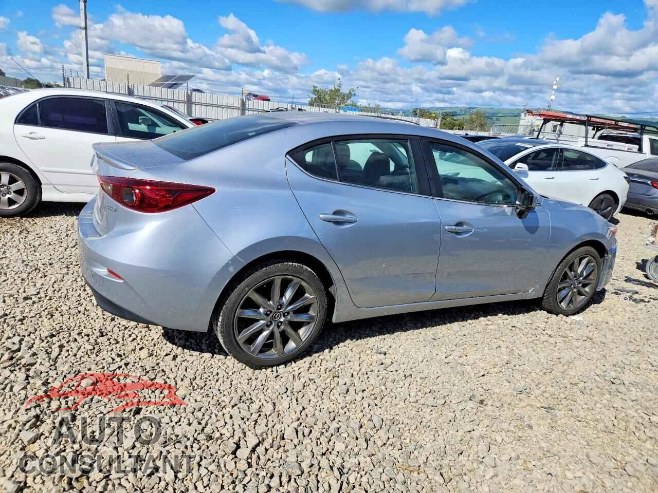 MAZDA 3 2018 - 3MZBN1V35JM201228