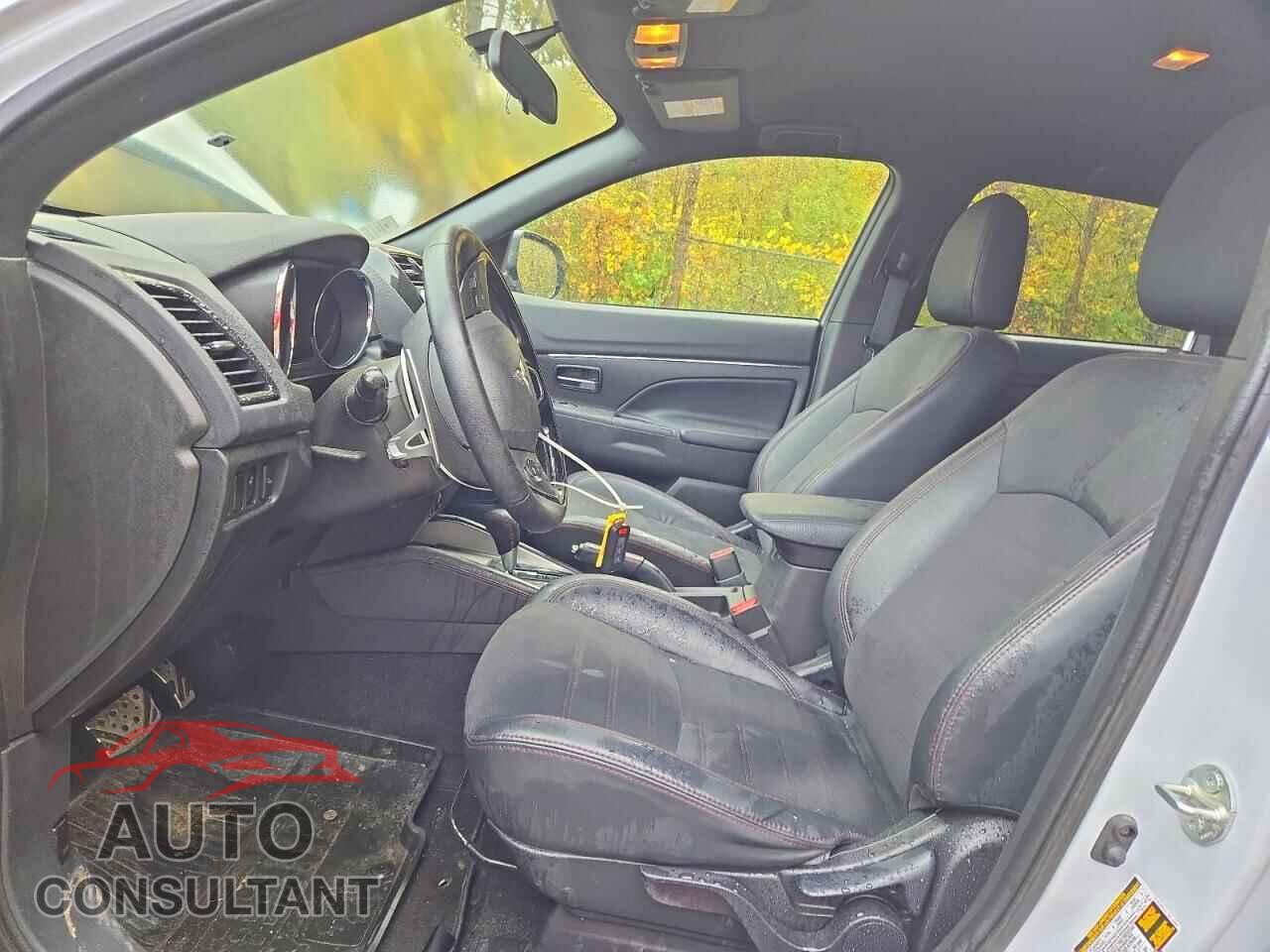 MITSUBISHI OUTLANDER 2023 - JA4AJVAW0PU603268