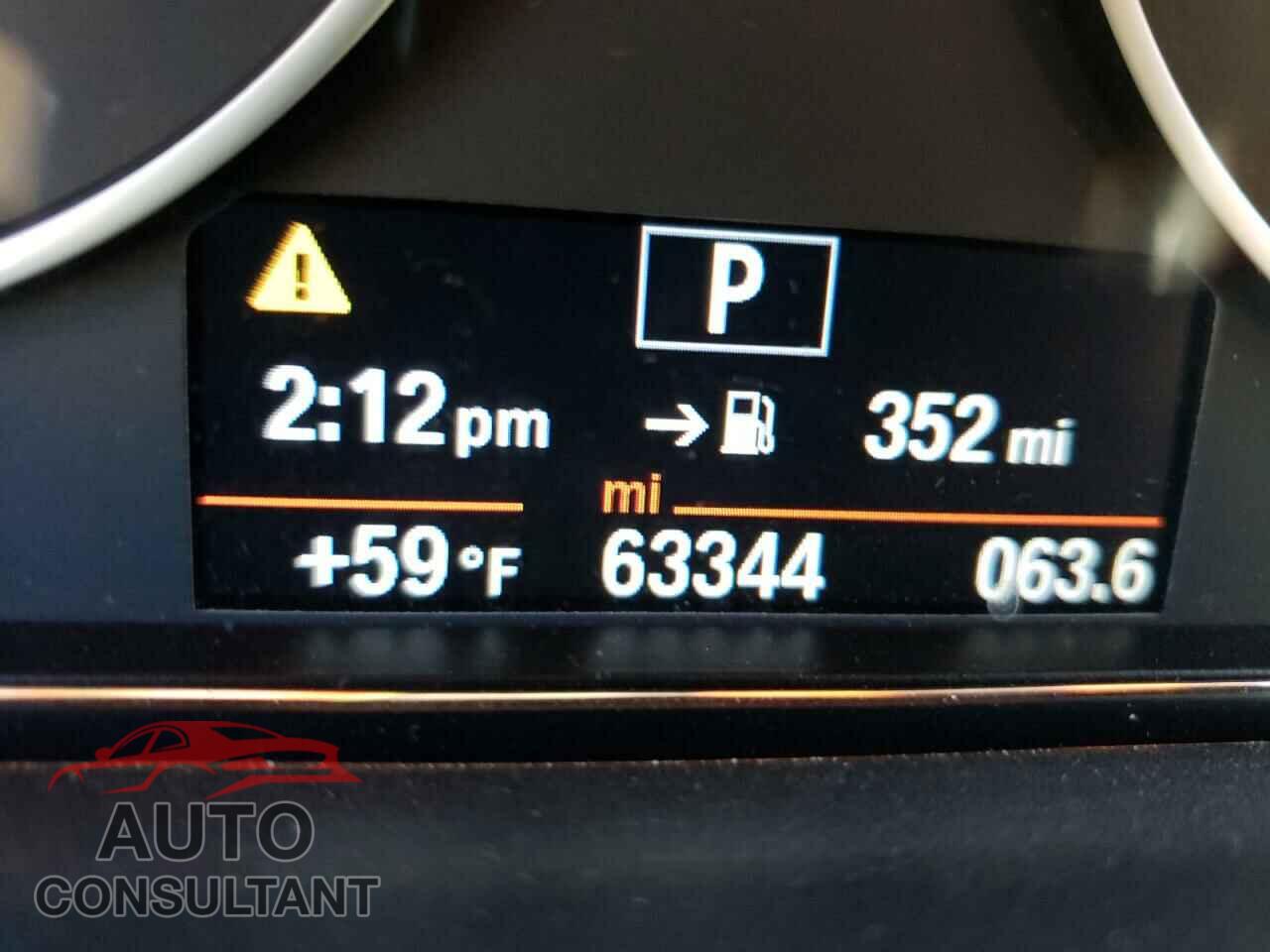 BMW 3 SERIES 2016 - WBA8E3G55GNU02002