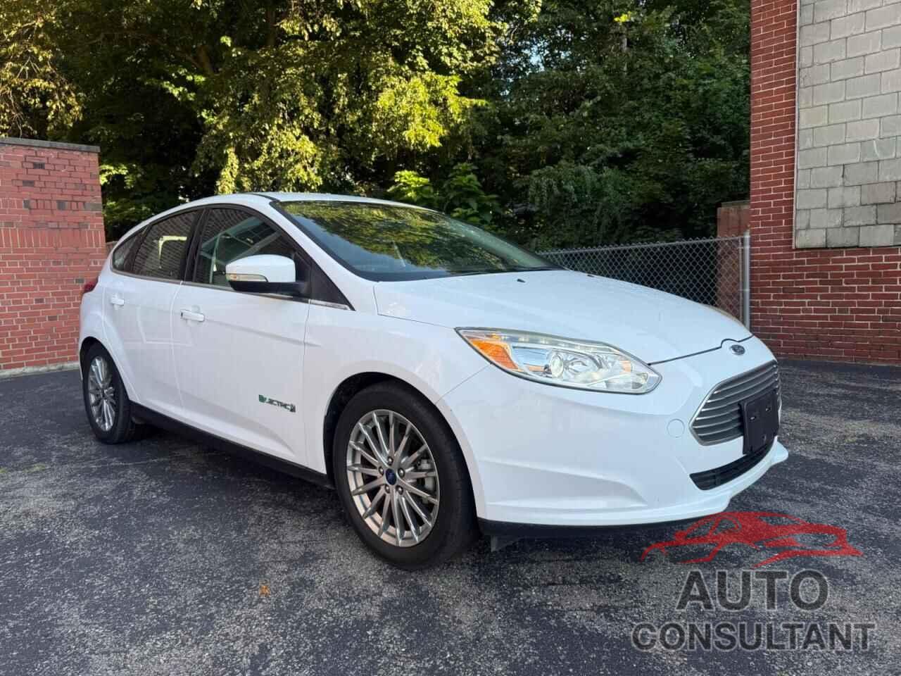 FORD FOCUS 2016 - 1FADP3R41GL380792