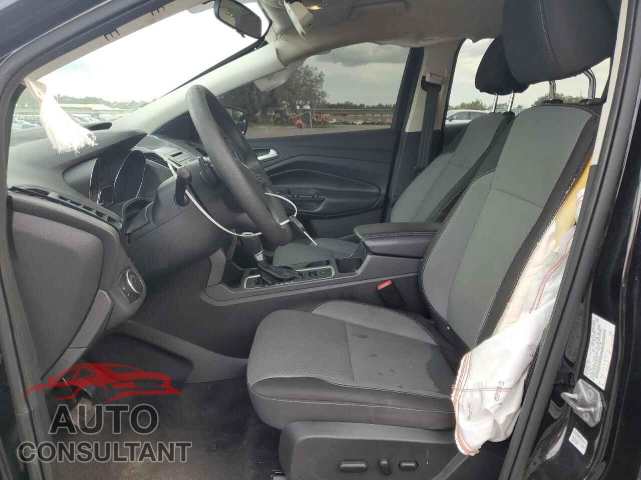 FORD ESCAPE 2017 - 1FMCU0GD4HUC48729