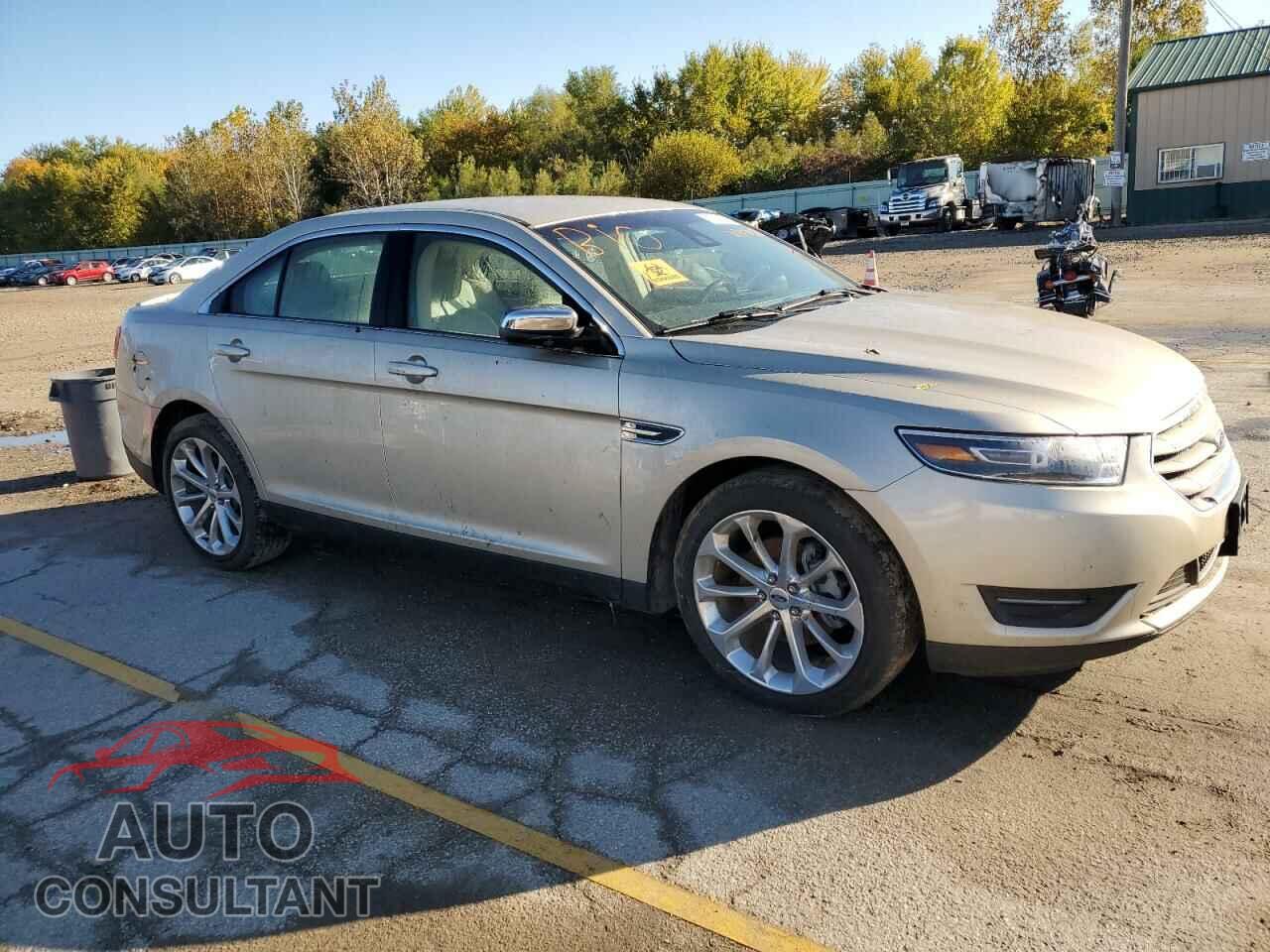 FORD TAURUS 2018 - 1FAHP2F88JG106430