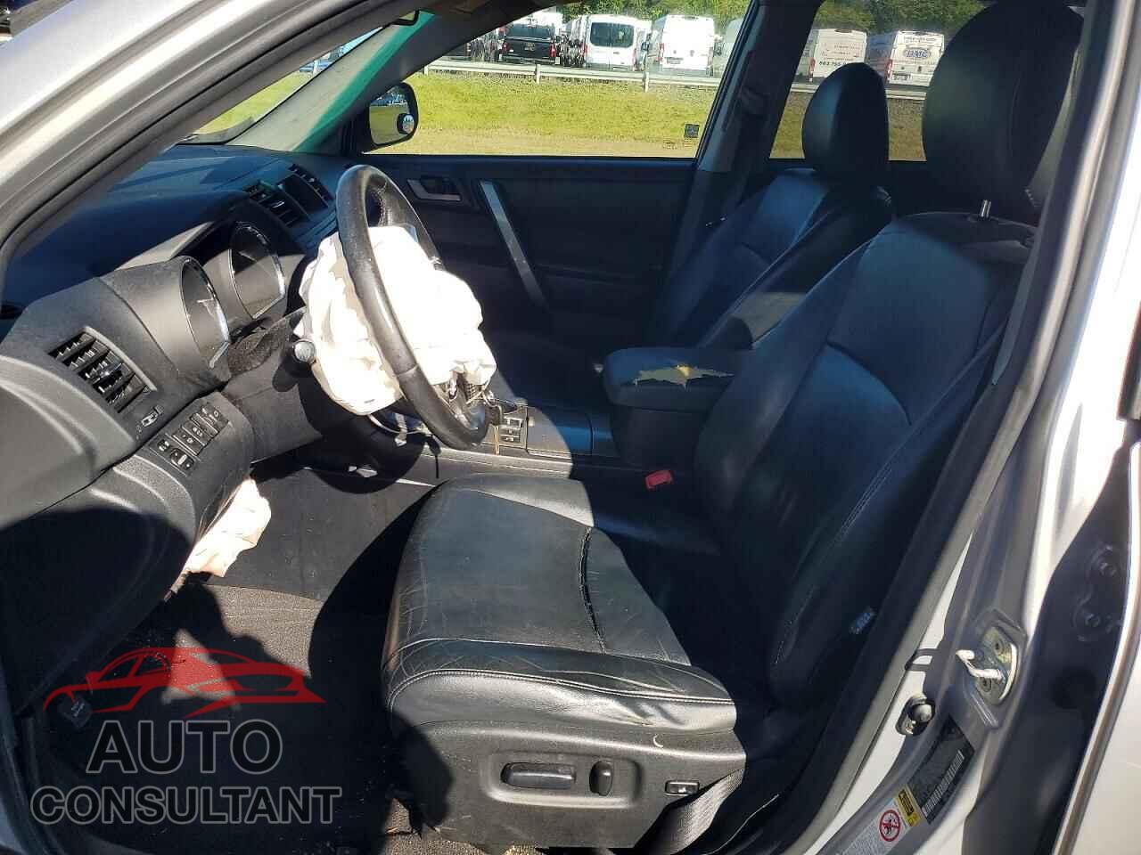 TOYOTA HIGHLANDER 2011 - 5TDBK3EH4BS070958