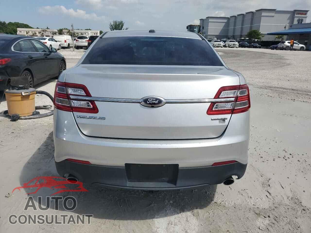FORD TAURUS 2017 - 1FAHP2D8XHG116535