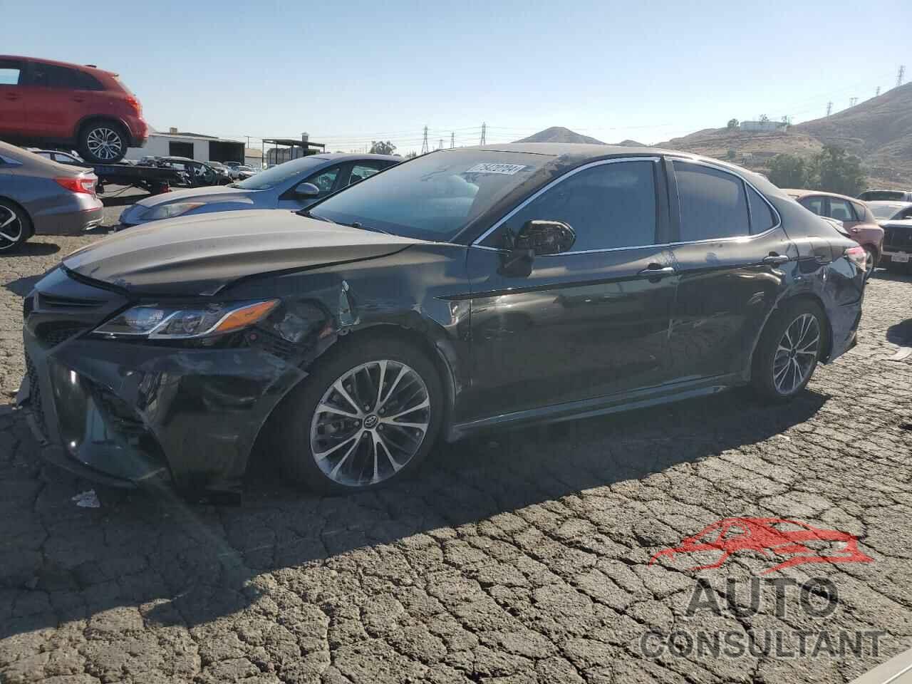 TOYOTA CAMRY 2018 - 4T1B11HK6JU121557