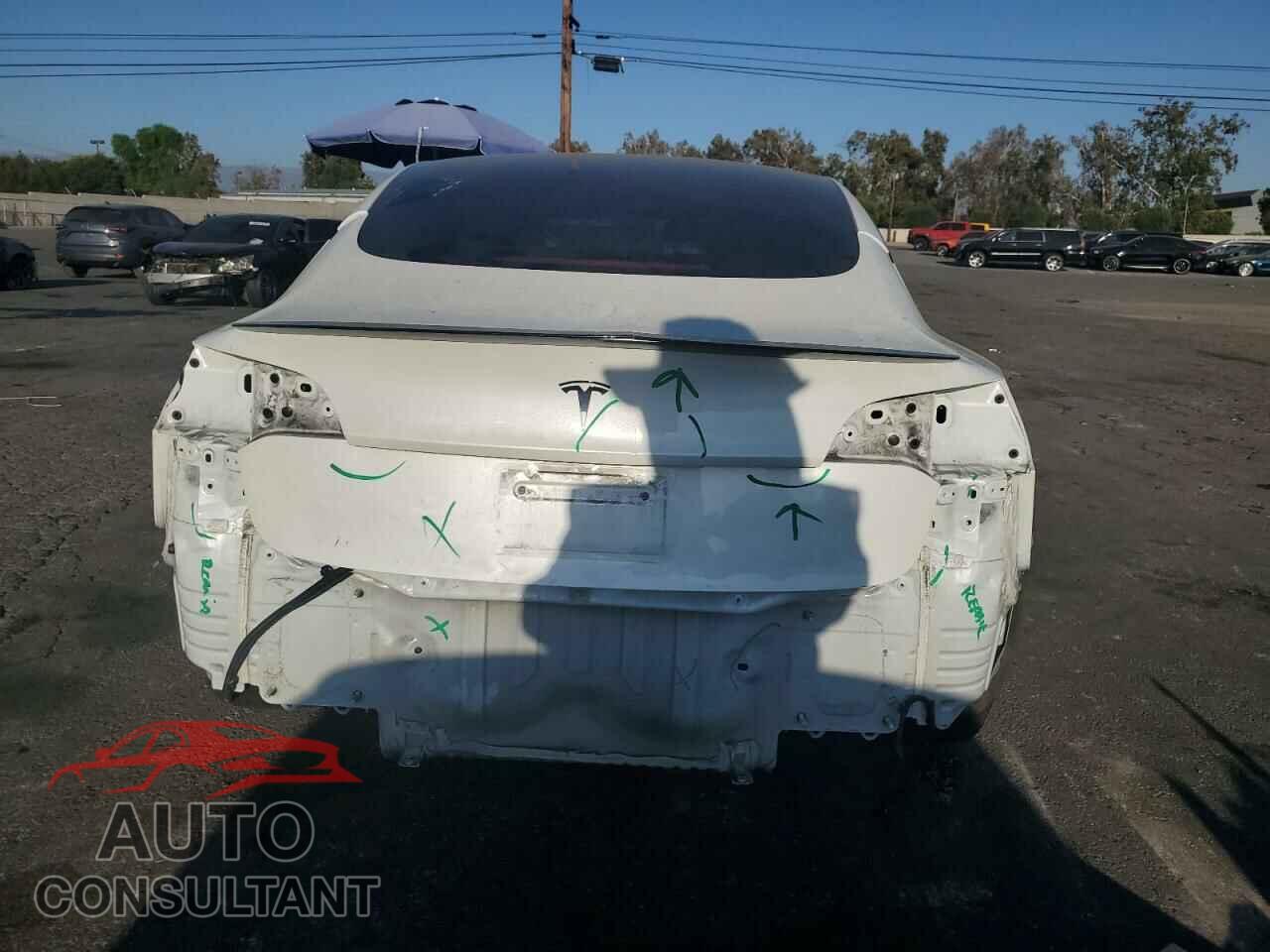 TESLA MODEL 3 2022 - 5YJ3E1EA6NF194709